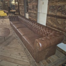 24958 Chesterfield Sofa Couch