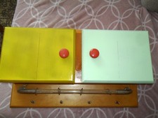 Altes Wandschränkchen