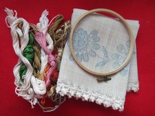 ?kleines Stickpaket Läufer rustikal + Garnsammlung + 1 Stickring