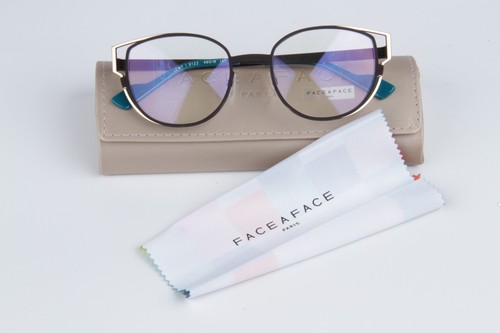 550 face - face, a