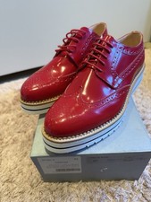 Plateauschuh roter Lack