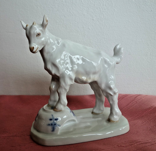 Meissen ziegenbock auf napf - auf,