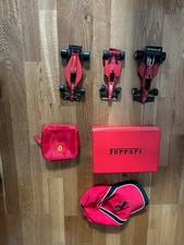Ferrari Fanpaket Formel 1 - 3 Modellautos Burago, 1 Metallbox, 1 Täschchen, 1Cap