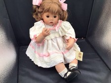 Porzellanpuppe „Küsschen“