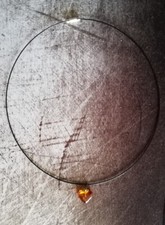 schöne Damen Halskette Anhänger Herz bernsteinfarben Drehverschluss