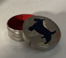 Alt Blechdose Nadelkissen Nähnadelbox Terrier Hund Samt DRGM DRAHOMA Vorkrieg