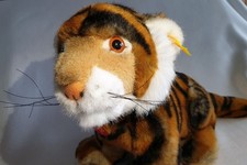 STEIFF Tiger Baby Radjah 066238 sitzend 28cm Etiket, Brustschild, Knopf im Ohr, 