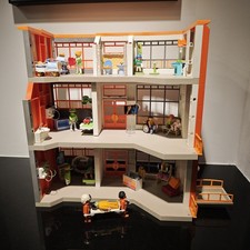 Playmobil Krankenhaus - 3-stöckig - viele Extrateile + Krankenwagen + Helikopter