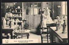 Ansichtskarte Sevres, Manufacture, le Défournement, Porzellanherstellung 