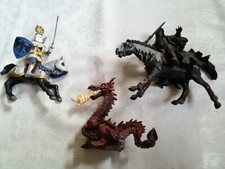 Papo Spielfiguren 2 Ritter zu Pferd u ein roter Drache * von 1999 bis 2002 *