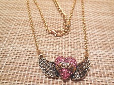 (02476) die besondere Halskette - Flying red heart - Altgoldfarben - Hingucker !