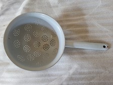 altes Emaille Sieb mit Griff