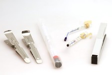 Fotolabor Konvolut 2 Klammern, 3 Thermometer, 1 Kaiser Zange