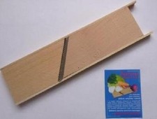 Reibe, Karottenreibe, Julienneschneider, Gemüseschneider Buche-Holz von GELA24