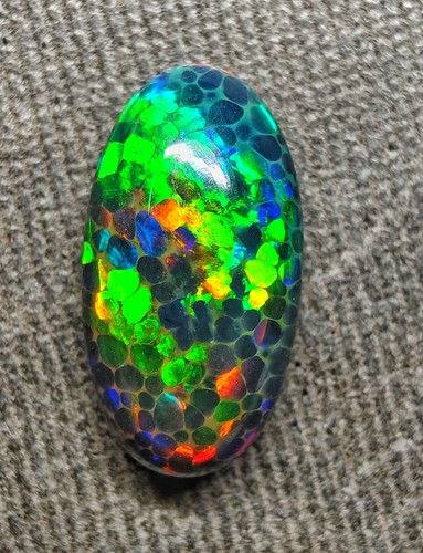 Schwarzer waben opal - waben,