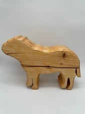 Holzhund Englische Bulldogge