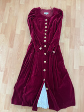 APART: Zauberhaftes dunkelrotes Samtkleid im Trachtenstil in Gr. 34