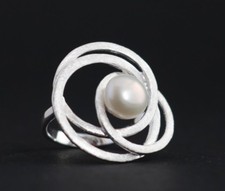 Breiter Süßwasser weiß