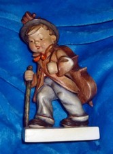 GOEBEL/Hummel, großer Junge mit Cello und alter Kronenmarke aus Nachlass