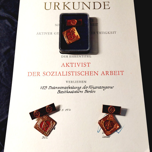 Ddr aktivistenabzeichen mit - ddr,