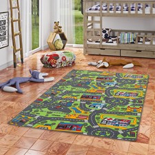 Kinder und Spielteppiche |