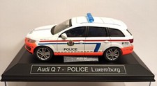 Modellauto 1:43 Audi Q7 Polizei Police Luxemburg 1:43 mit Vitrine