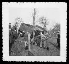 Wehrmacht Soldaten helfen LKW KFZ Lastwagen nach Unfall - WK2 Foto 7x7cm