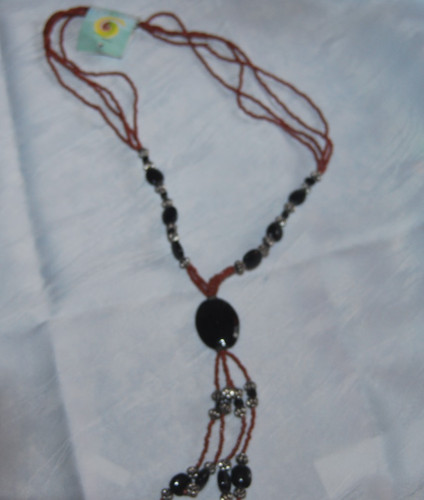 Korallenkette rot mit
