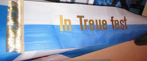 Kleine fahne treue fest - in,