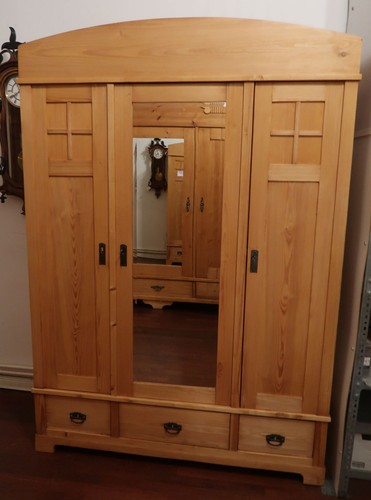Kleiderschrank aus den - aus,