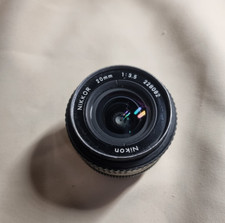 Nikon NIKKOR 20mm 1: 3.5 Objektiv ( mit Kratzspuren vordere und hintere Linse )