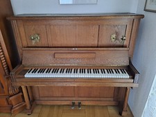 Pfeiffer Klavier. Guter Zustand. Breite 1.50m, Höhe 1.40m