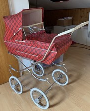 Nostalgischer Puppenwagen