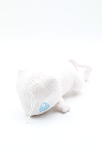 Mew liegend plüschtier - mew,