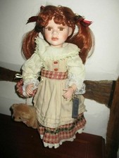 Schöne  Mädchen Puppe mit
