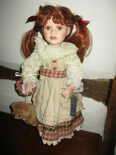 Schöne mädchen puppe mit - ,