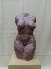 weiblicher Torso aus Keramik