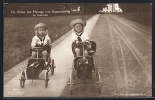 AK Die Söhne des Herzogs von Braunschweig im Automobil, Tretauto, Kettcar 