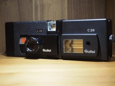 Analoge Kamera Fotoapperat Rollei A26 mit Blitz C26