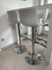 Barhocker 4er set, höhenverstellbar, weisser Kunststoff mit silbernen Metallfuss