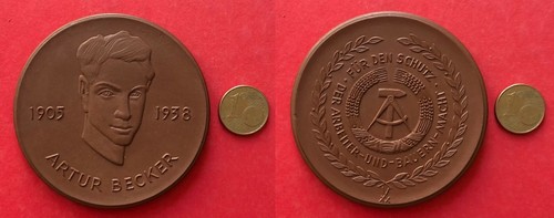 Ddr böttgersteinzeug medaille - ddr,