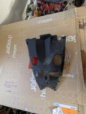 VERKLEIDUNG HINTEN MITTE OBEN