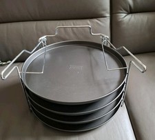 Zenker Pizzabäcker-Set, ca  28 cm,  4 Pizza Bleche & Ständer, zusammenklappbar