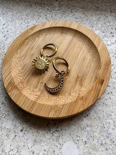 Asymmetrische Ohrringe mit Sonne & Mond Anhängern