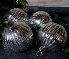 4 Glas Christbaumkugeln-silber/bauernsilber-5,5 cm-Baumschmuck-Christbaumschmuck