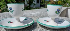 2  Eierbecher, auf Teller   " Gmundner Keramik- Streublumen "