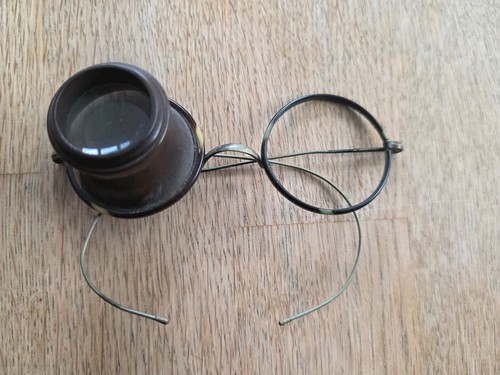 Optikerbrille mit einer lupe - optikerbrille,