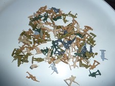 MINI- Soldaten Militär-Figuren Sammlung - Höhe ca. 2,5cm grau - beige -braun