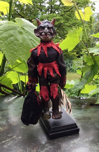 Alter krampus wiener - krampus,