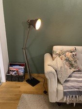 Stehlampe mit Fußschalter